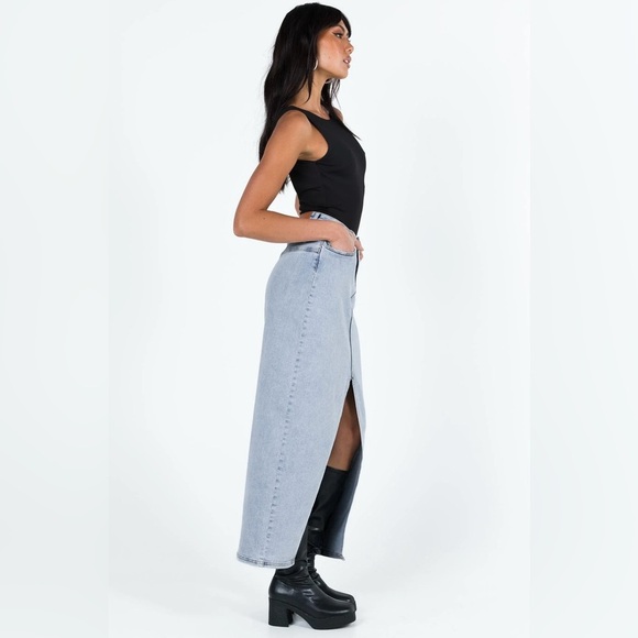 Princess Polly|light wash denim maxi skirt with front slit opening•••NWT,size 6 - Picture 2 of 16
